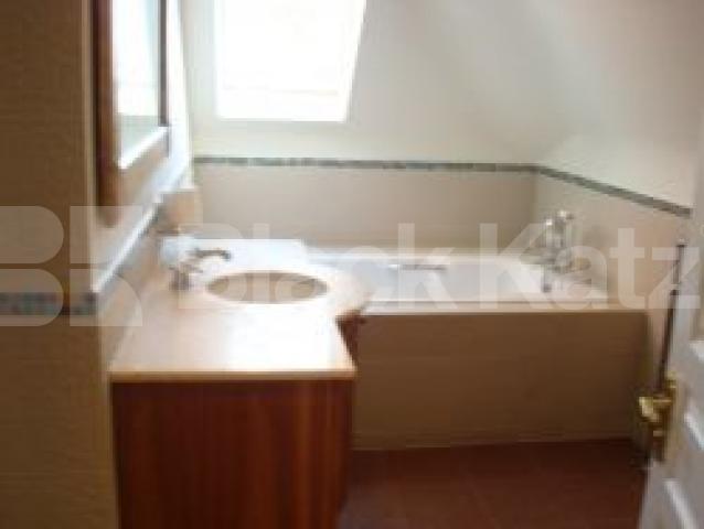 			VIEWINGS ARE HIGHLY RECOMMENDED!, 3 Bedroom, 1 bath, 1 reception Flat			 Bracknell Gardens, HAMPSTEAD